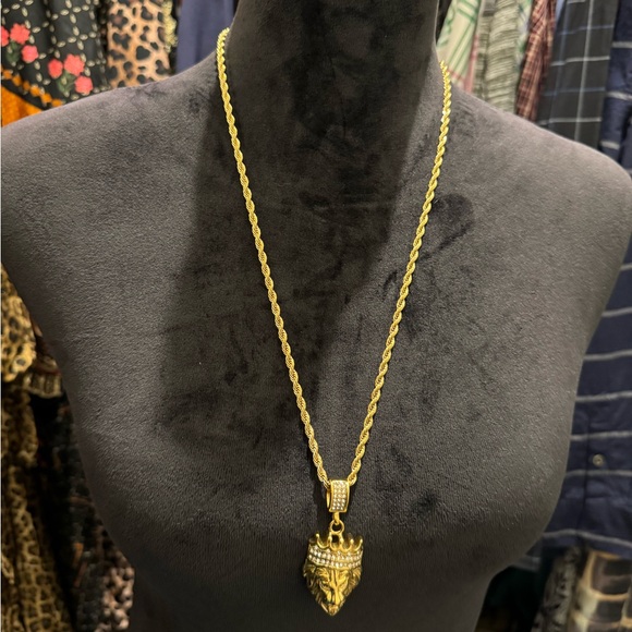 ANTHONY JACOBS
18K Goldplated Necklace with Simulated Diamond Lion Pendant - Picture 5 of 7